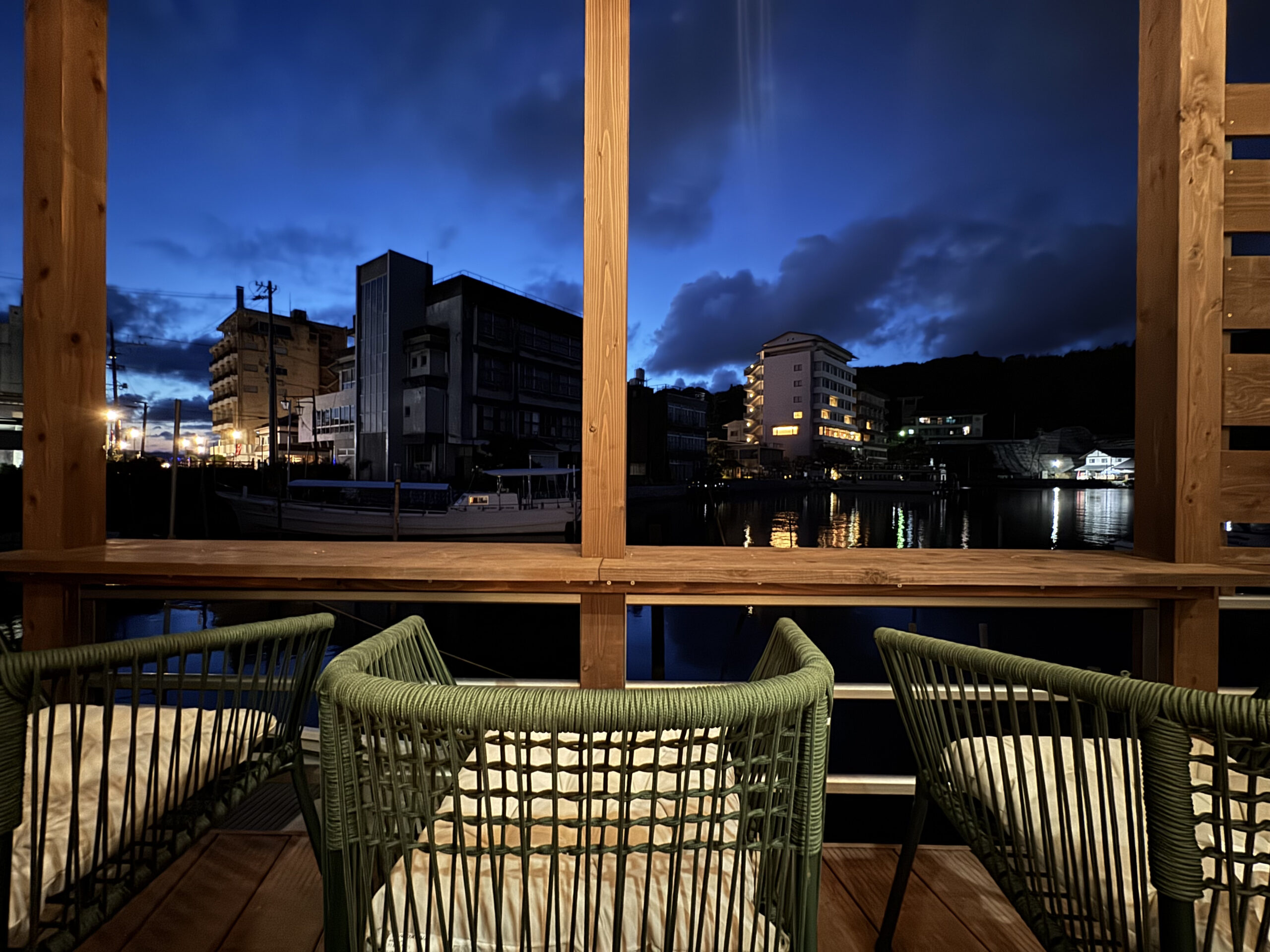 湖を眺めながらチルタイム